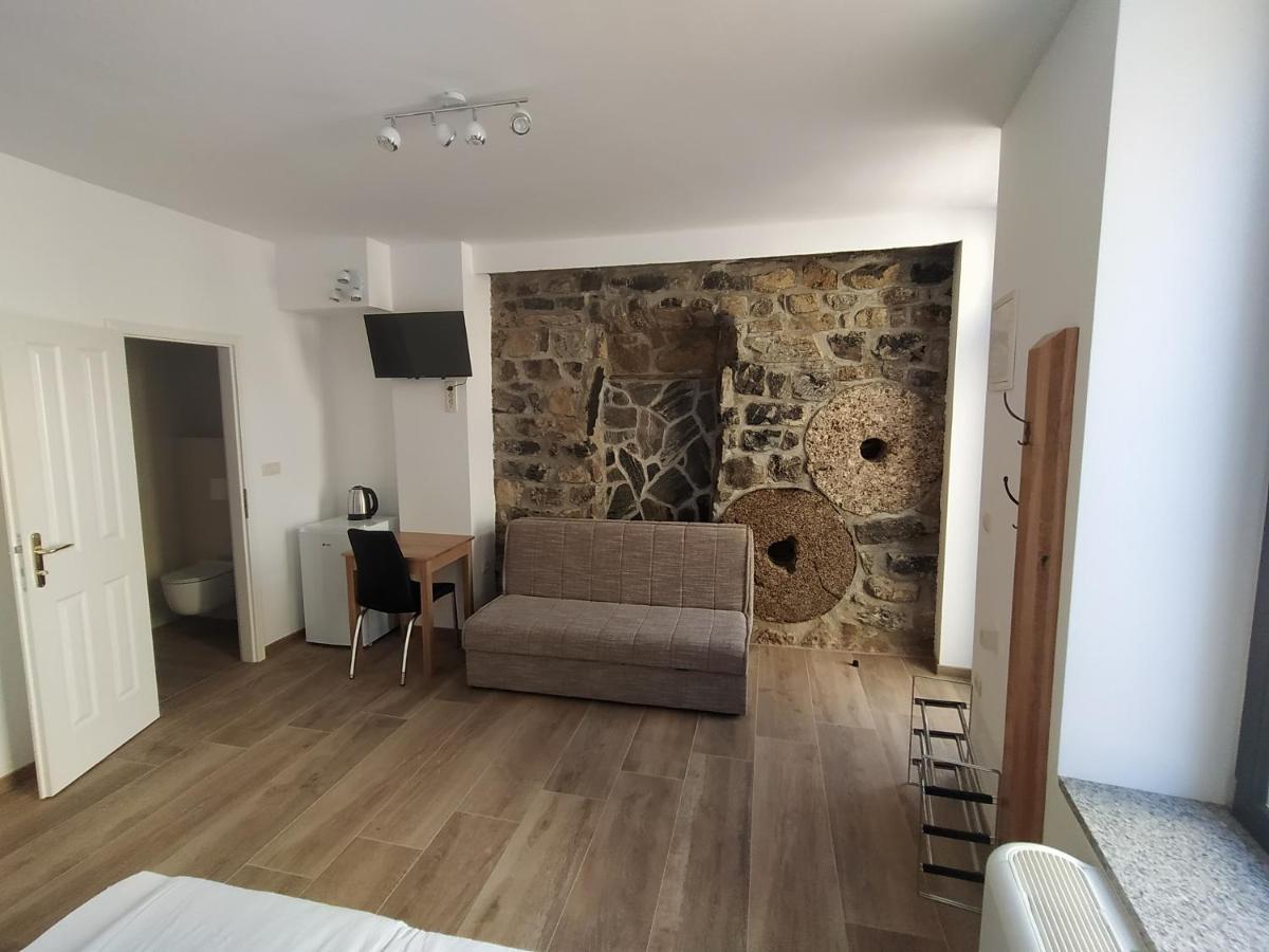 Apartmaji Maln ドレーニスケ・トプリーツェ エクステリア 写真