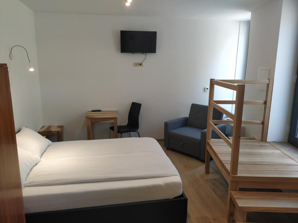 Apartmaji Maln ドレーニスケ・トプリーツェ エクステリア 写真