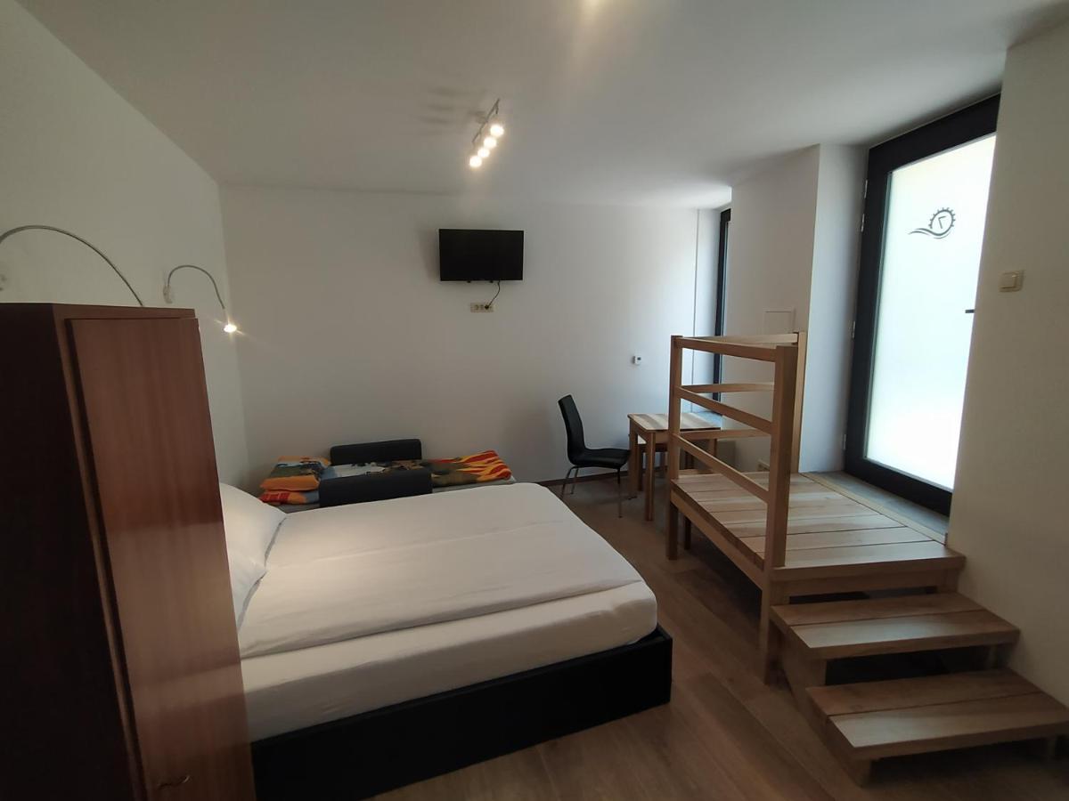Apartmaji Maln ドレーニスケ・トプリーツェ エクステリア 写真